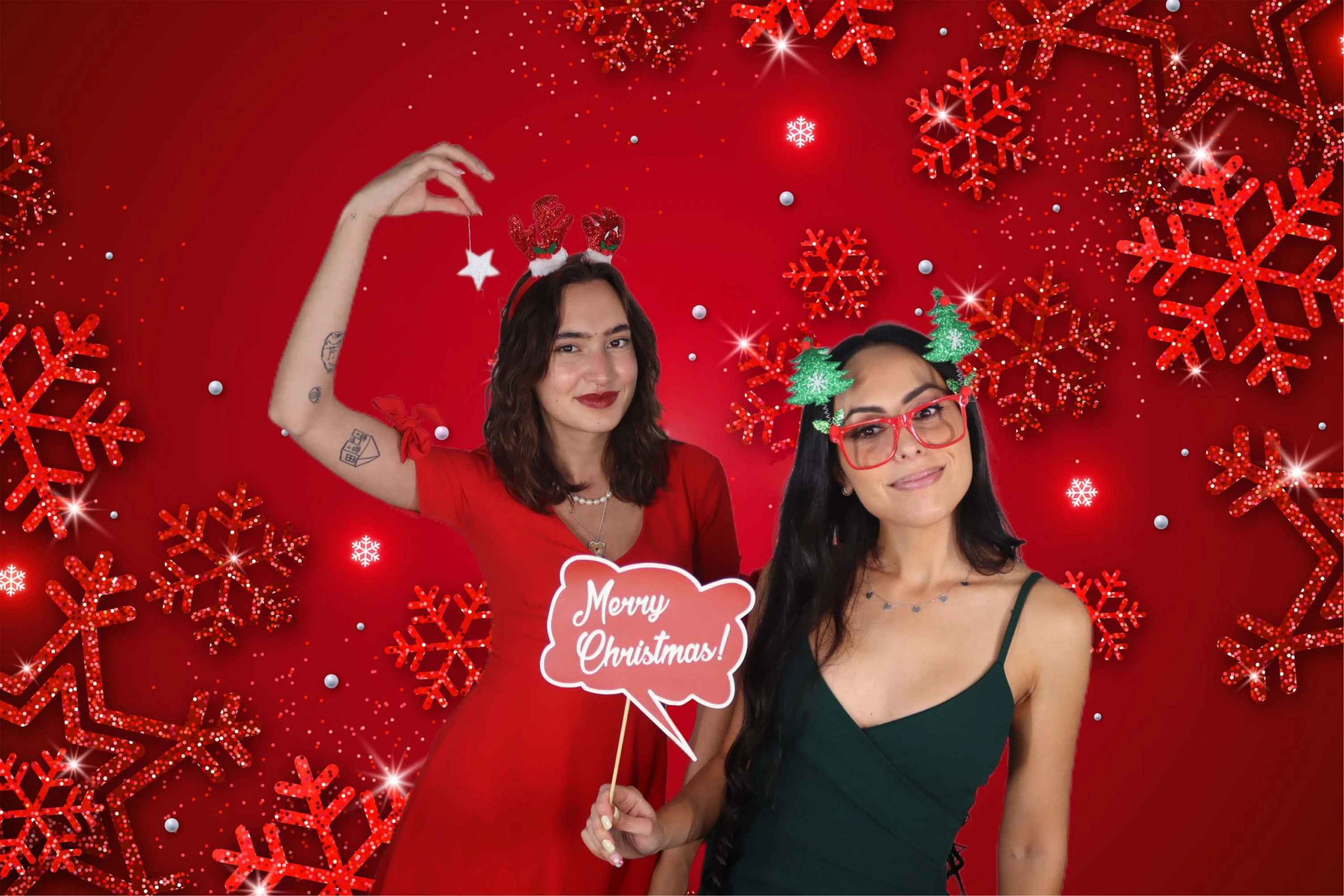 10 Ways To Customize Your Festive Photo Booth Events